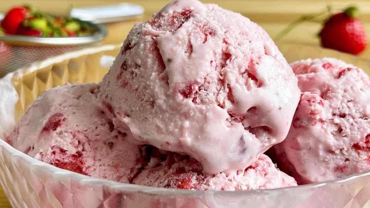 تصویر 2 از بستنی توت فرنگی سالم تهیه شده از مواد اولیه تازه